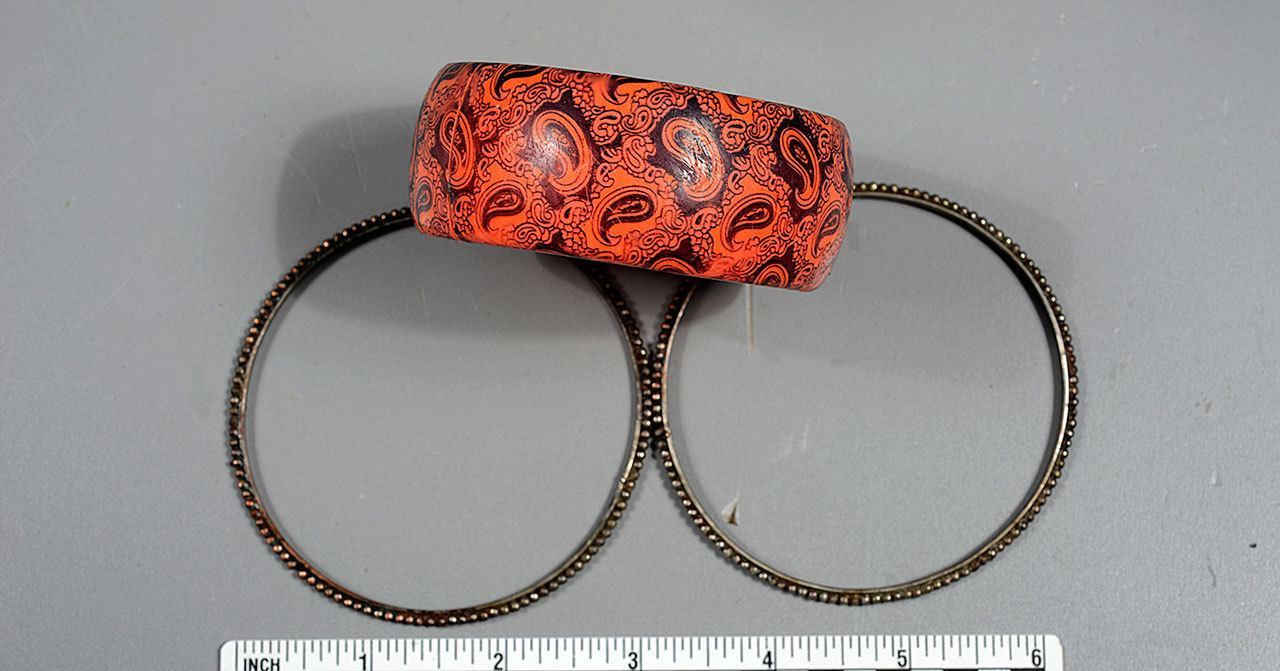 Detectives hope someone may recognize this bracelet or have information to help in the identification of the decedent. (Snohomish County Sheriff’s Office)
