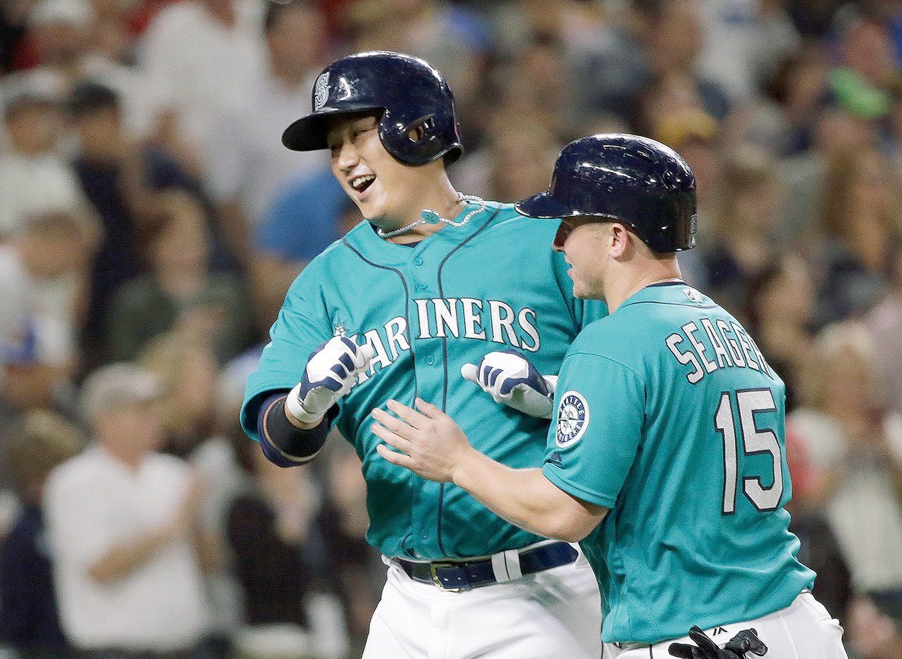 Seager, Lee power the Mariners past the Orioles
