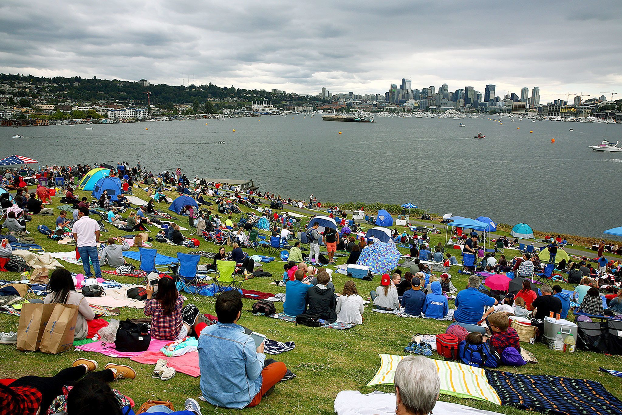 Video Seattle’s fireworks show over Lake Union