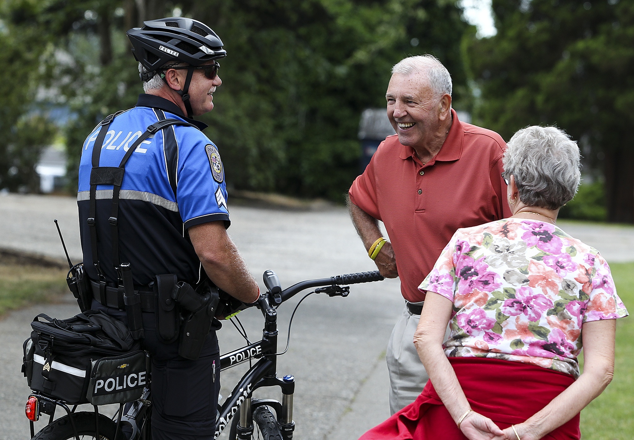John and Kathleen Harrison chat with Sgt. Bob Summers of the Lake Stevens Police Department at North Cove Park in Lake Stevens on Thursday. The Lake Stevens Police Department will begin bike patrols after acquiring three police bicycles and having officers complete a required 40-hour course put on by the International Police Mountain Bike Association. (Ian Terry / The Herald)