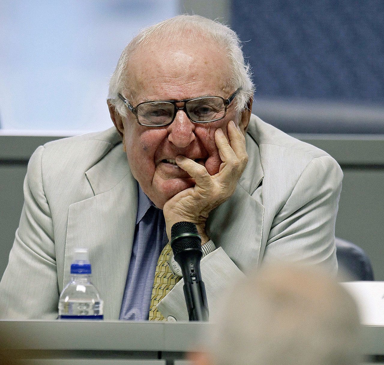 In this July 6, 2009, photo, former Illinois U.S. Rep. and Judge Abner Mikva appears in Chicago. Mikva, a former congressman, Illinois legislator, federal appellate judge and presidential adviser, died Monday. He was 90 years old. (AP Photo/M. Spencer Green, File)