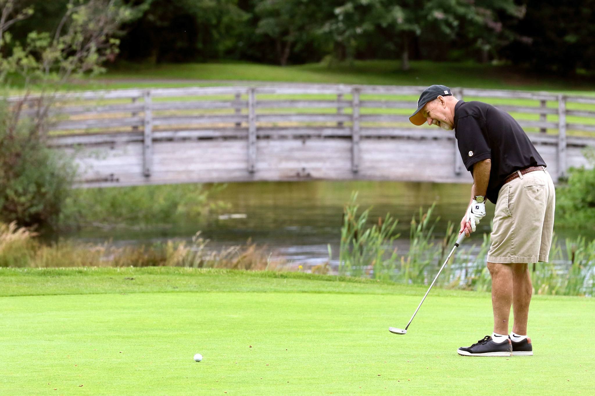 Bob Hornecker putts at Lynnwood Municipal Golf Course on Thursday. (Kevin Clark / The Herald)