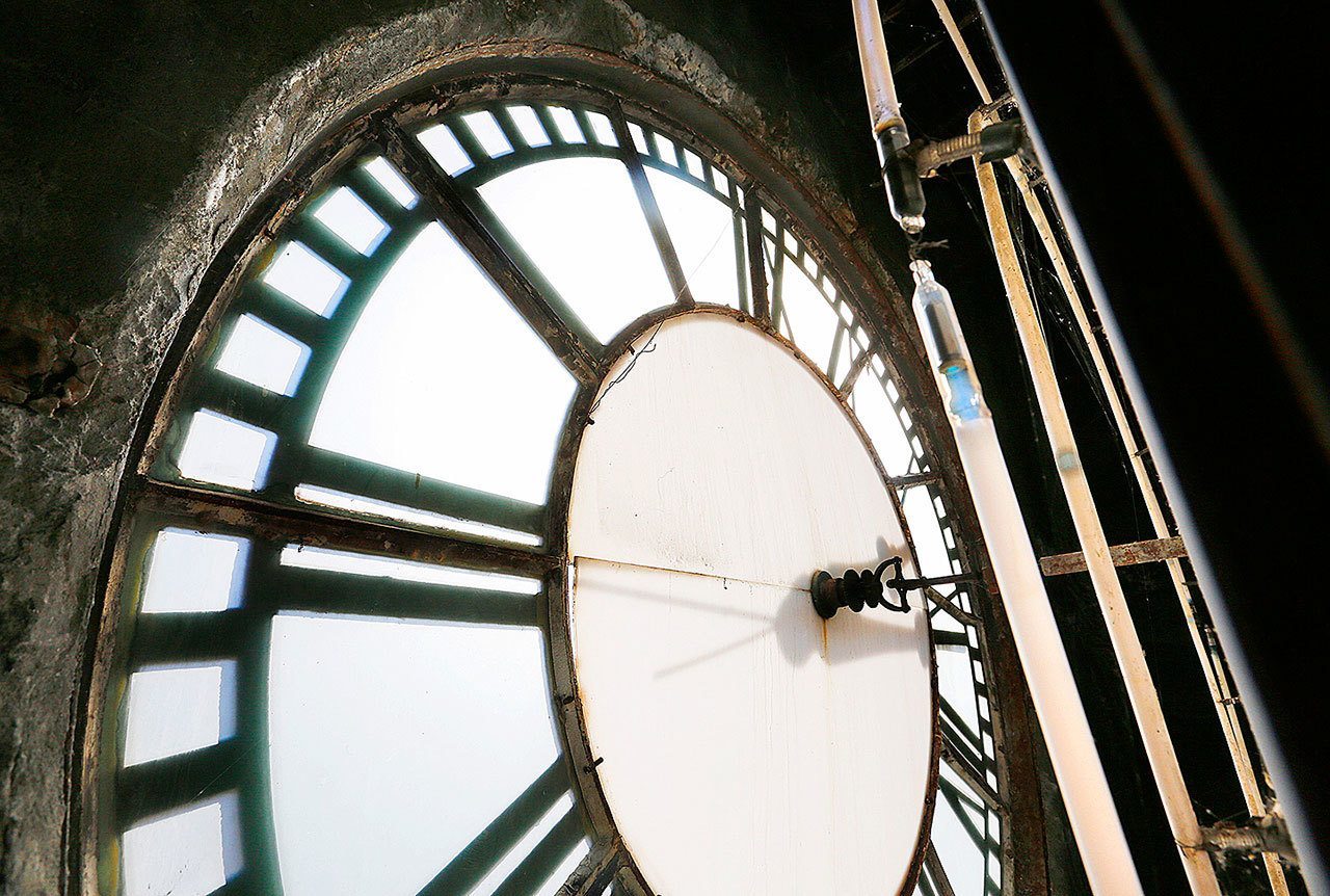 The Mission Building clock in Everett could help locals keep track of their extra time this year. (Mark Mulligan / Herald file)