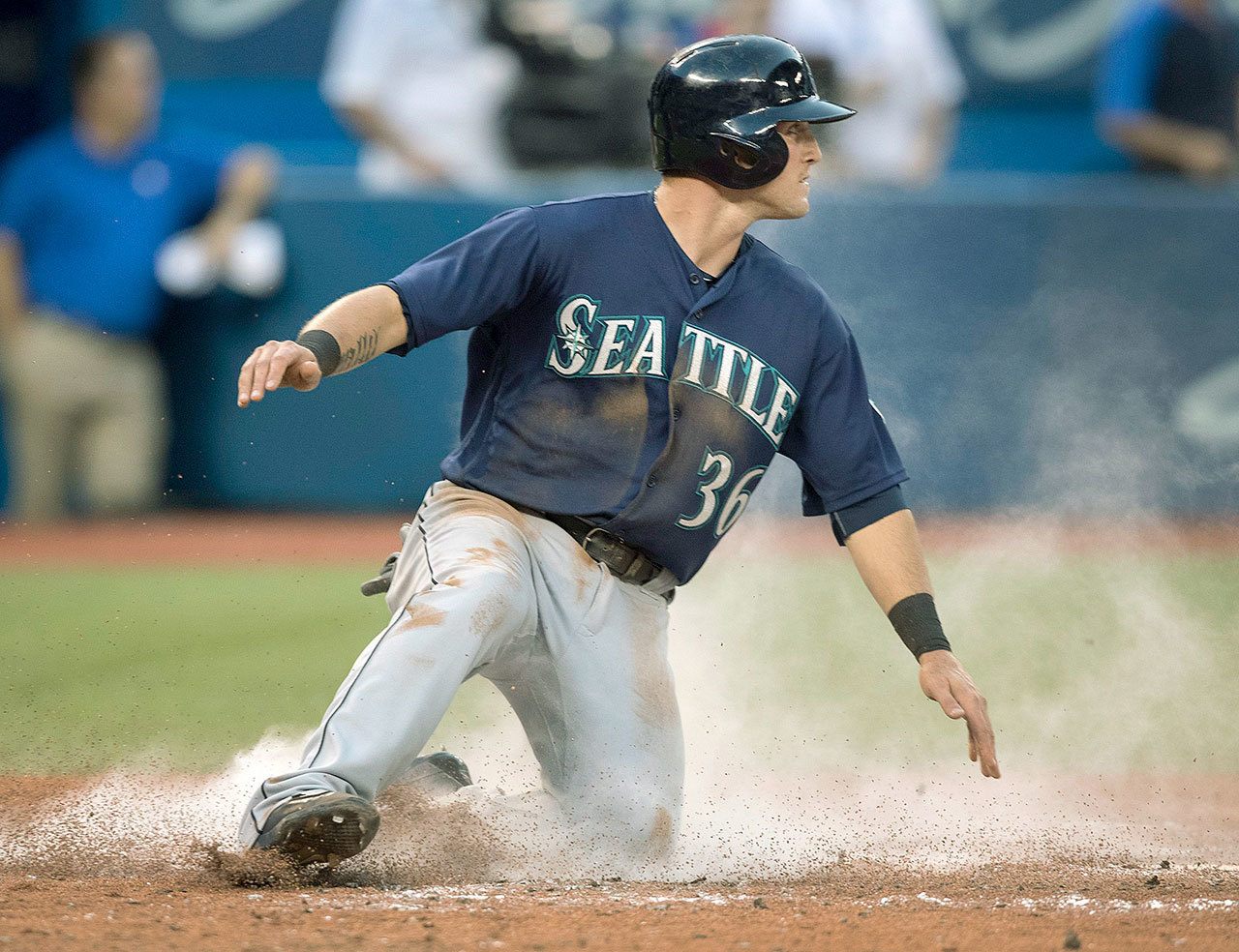 Seattle’s Shawn O’Malley scores on a double by teammate Seth Smith in the fifth inning of Friday night’s game against the Blue Jays in Toronto. (Fred Thornhill/The Canadian Press via AP)