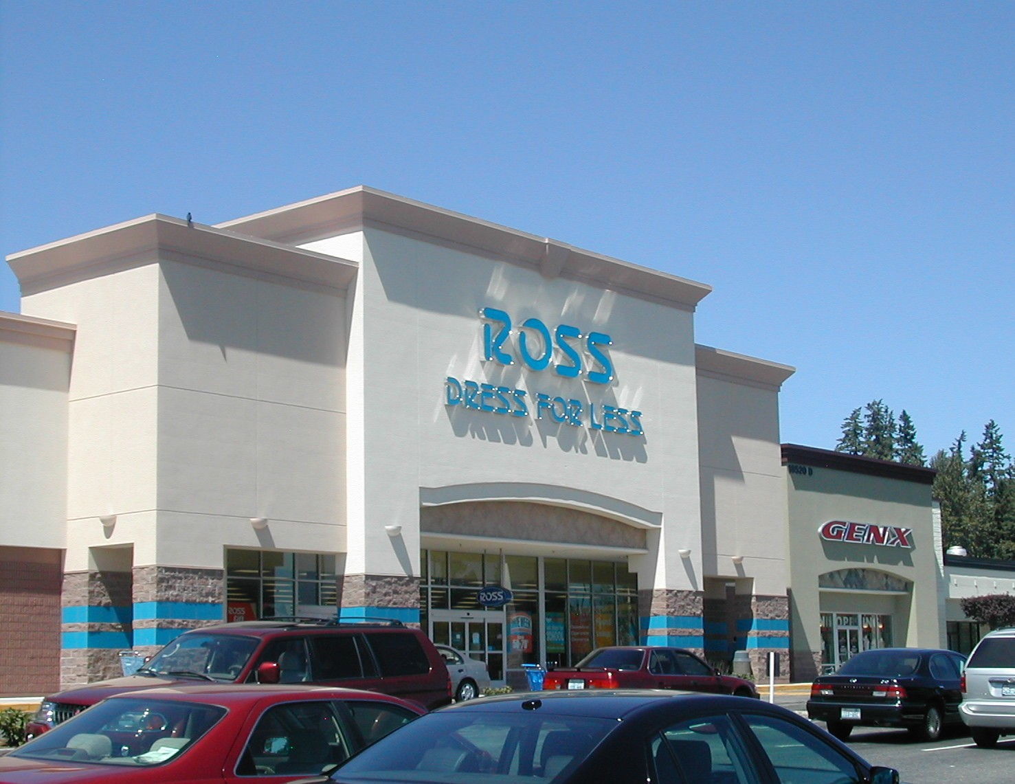 Merlone Geier Partners of San Francisco, California, purchased a 175,000-square-foot shopping center across from the Alderwood mall for $40.5 million.