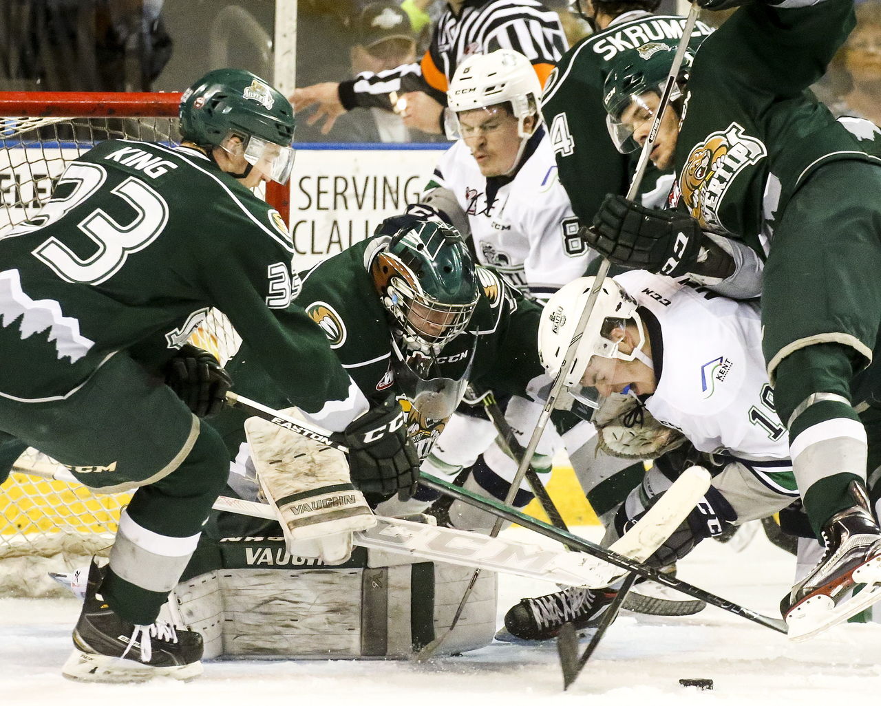 Carter Hart, center, defends the net during the Silvertips’ playoff series against the Seattle Thunderbirds last month.