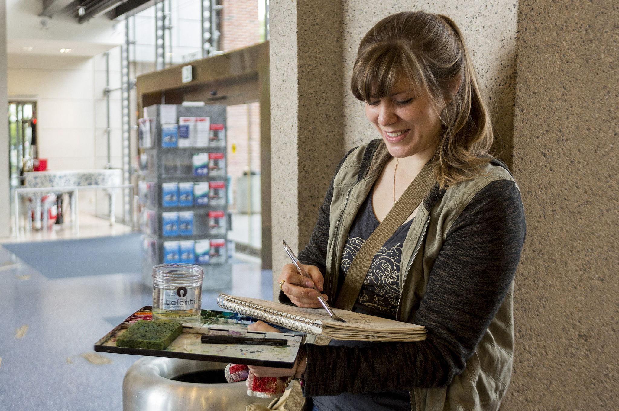 Elizabeth Person sketches and paints slices of life things of Everett.