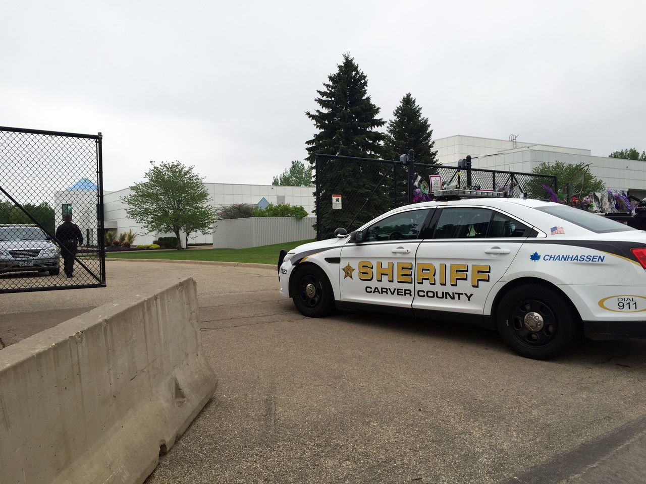 A Carver County sheriff’s vehicle enters through the gates of Prince’s Paisley Park home and studio in Chanhassen, Minnesota, on Tuesday.