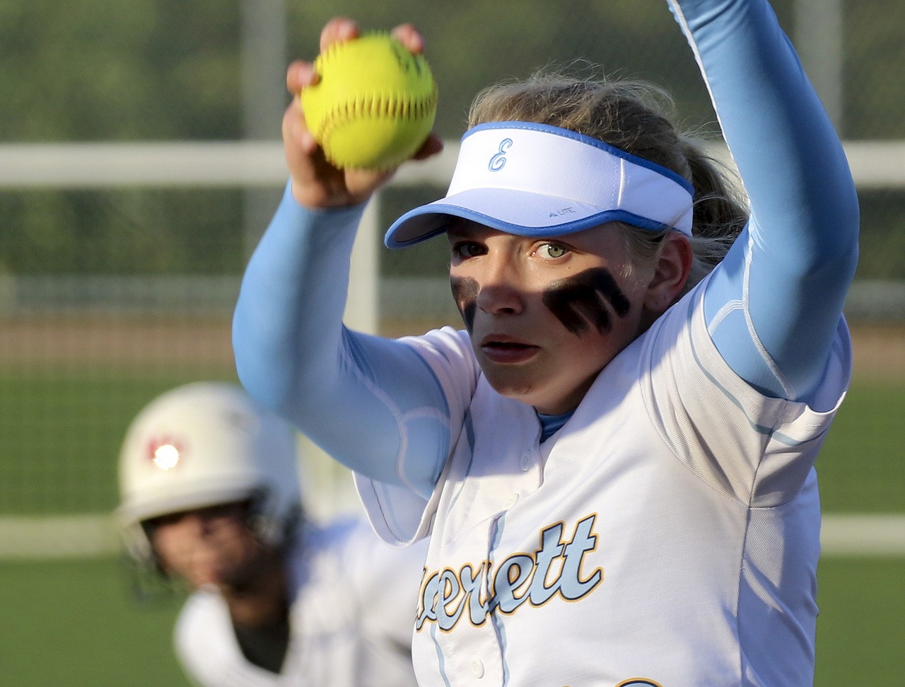 Everett’s Sydney Taggart throw a pitch against Marysville Pilchuck during a game Thursday night in Everett.