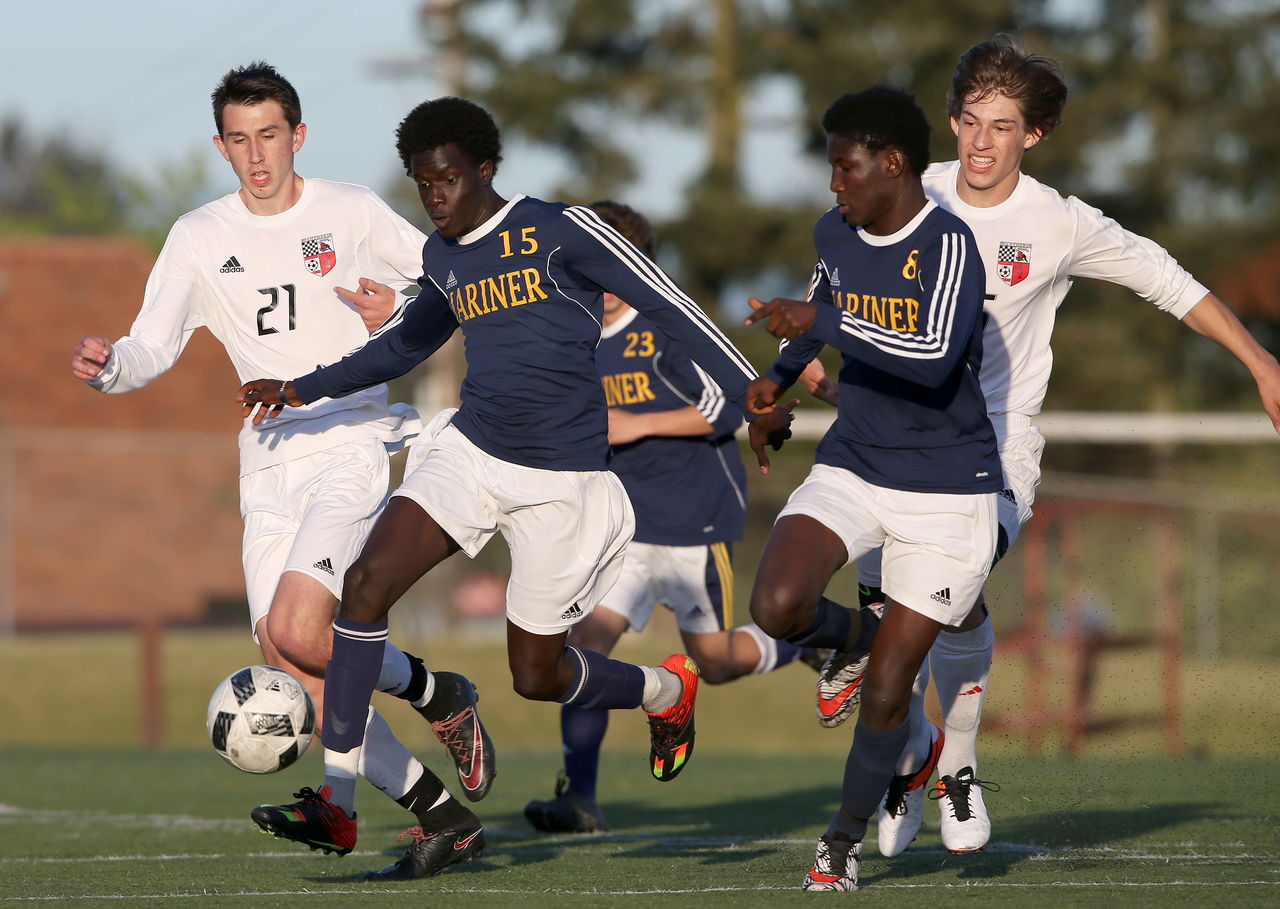 Mariner’s Lamin Dampha (15) is chased by Snohomish’s Logan Stapleton (21) during the 4A District 1 championship match on Thursday at Goddard Stadium in Everett.
