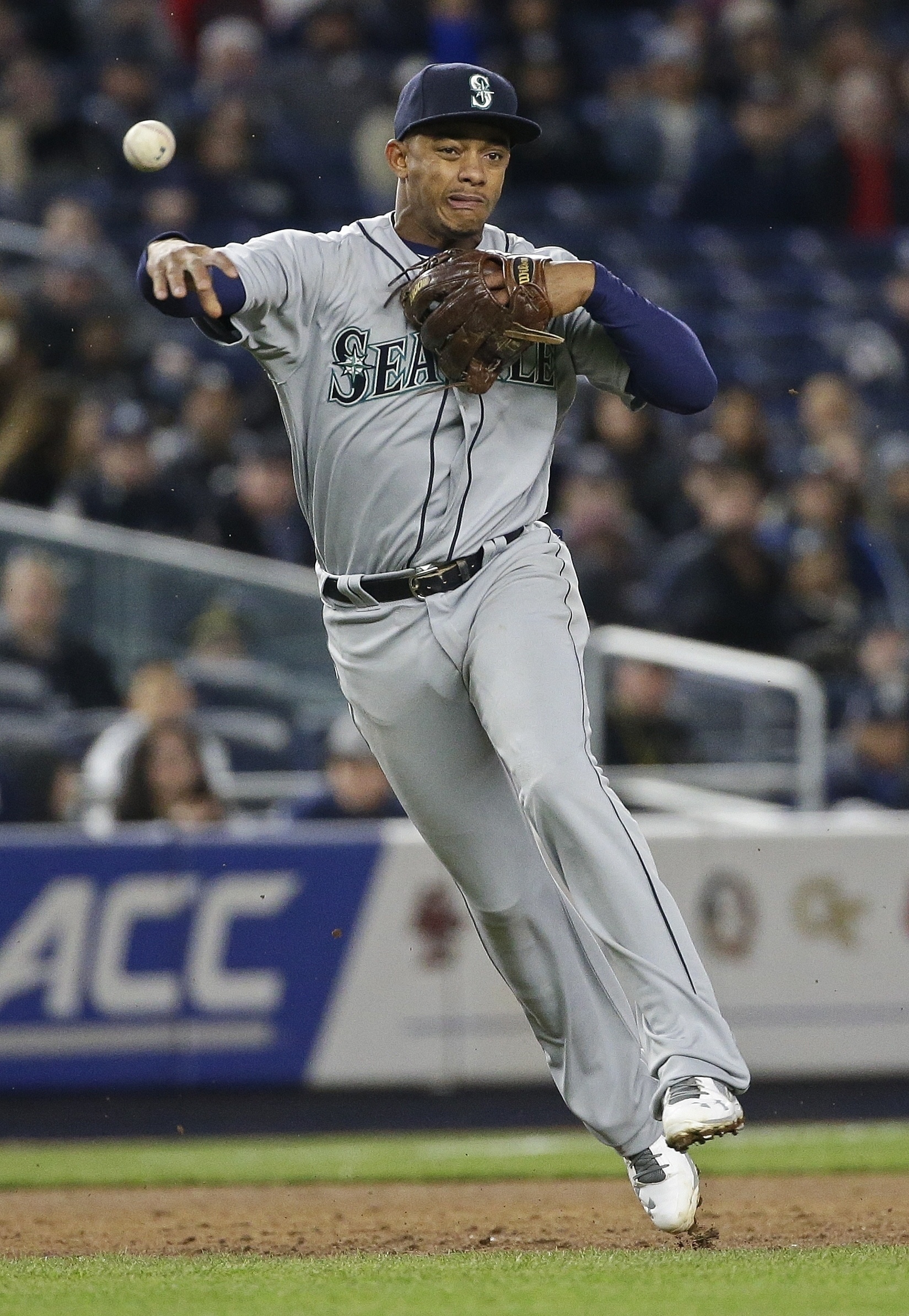 Mariners shortstop Ketel Marte injured his thumb in Saturday’s game while sliding into second base.