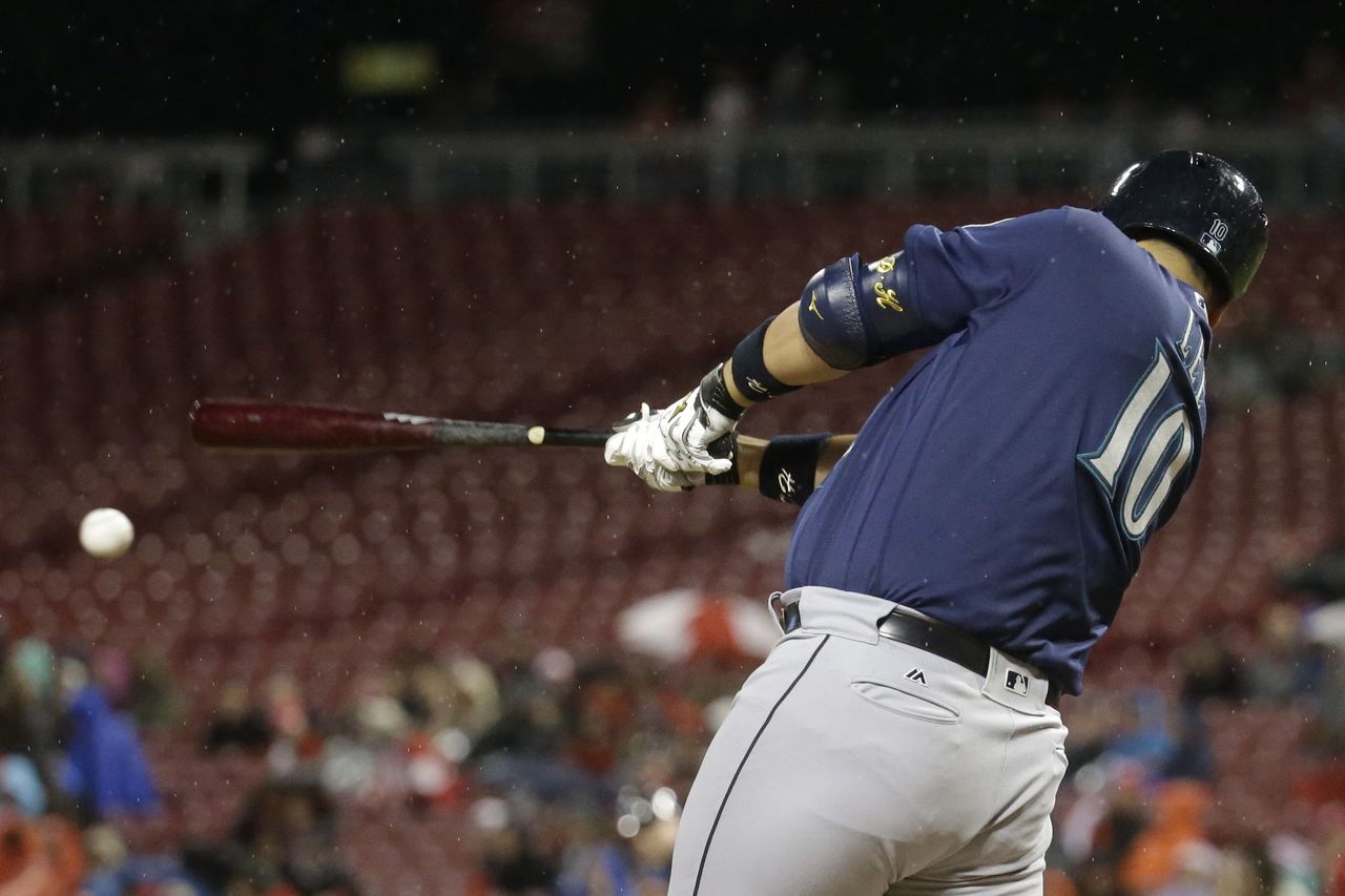 The Mariners’ Dae-Ho Lee hits a two-run pinch-hit single to give Seattle a 5-3 lead in the seventh inning of Friday night’s game against the Reds.