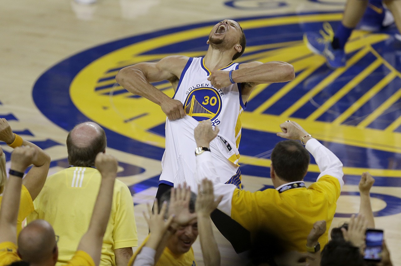 Golden State fans cheer as Warriors guard Stephen Curry celebrates after the Warriors beat the Oklahoma City Thunder 96-88 in Game 7 of the NBA Western Conference finals in Oakland, Calif., on Monday.