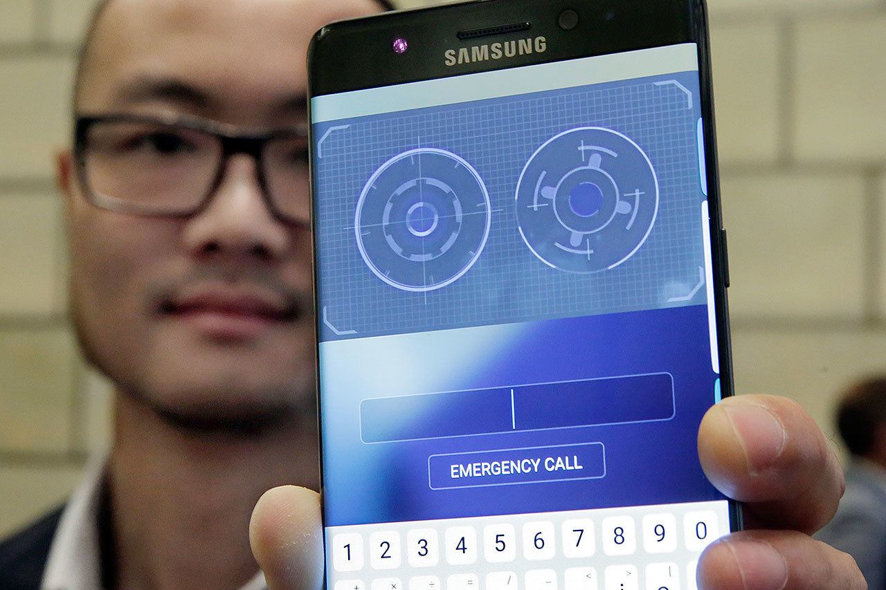 Jonathan Wong, of Samsung’s Knox Product Marketing, shows the iris scanner feature of the Galaxy Note 7 in New York on Thursday. (AP Photo/Richard Drew)