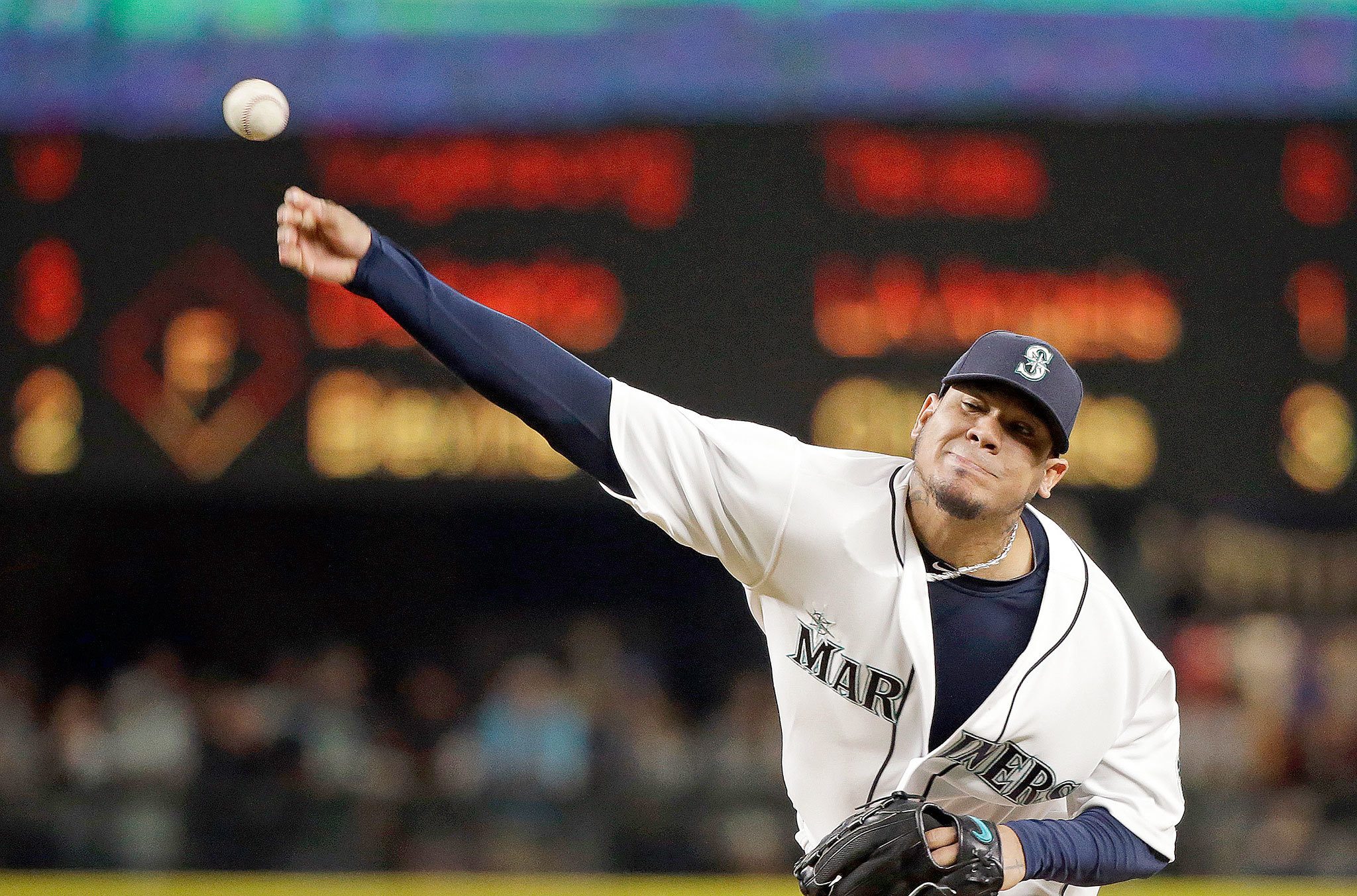 Mariners starting pitcher Felix Hernandez allowed one run and three hits in seventh innings. He struck out eight and walked four while throwing a season-high 117 pitches. (AP Photo/Elaine Thompson)