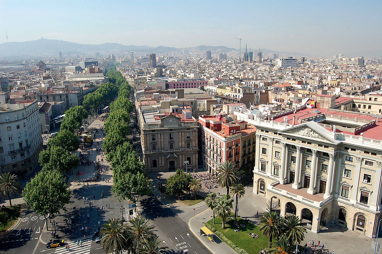 Meandering through the heart of Barcelonaís Old City, the tree-lined Ramblas pedestrian drag flows from Placa de Catalunya to the waterfront.