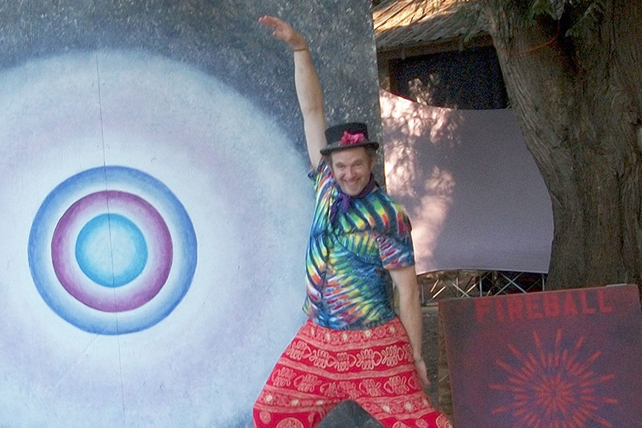 Mukilteo performance painter Bill Ball is a real ‘Fireball’