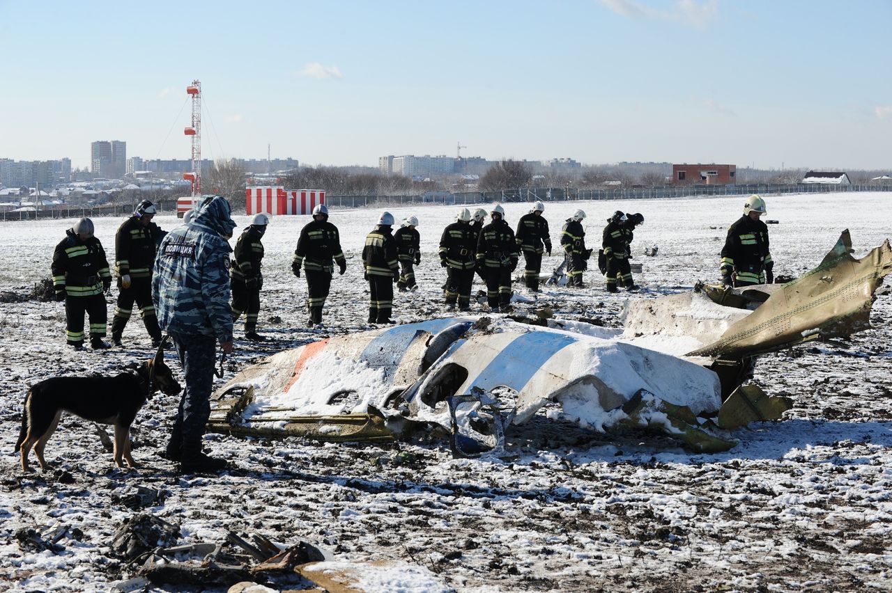Russian Emergency Ministry employees investigate the wreckage of a crashed Boeing 737-800 at the Rostov-on-Don airport March 20.