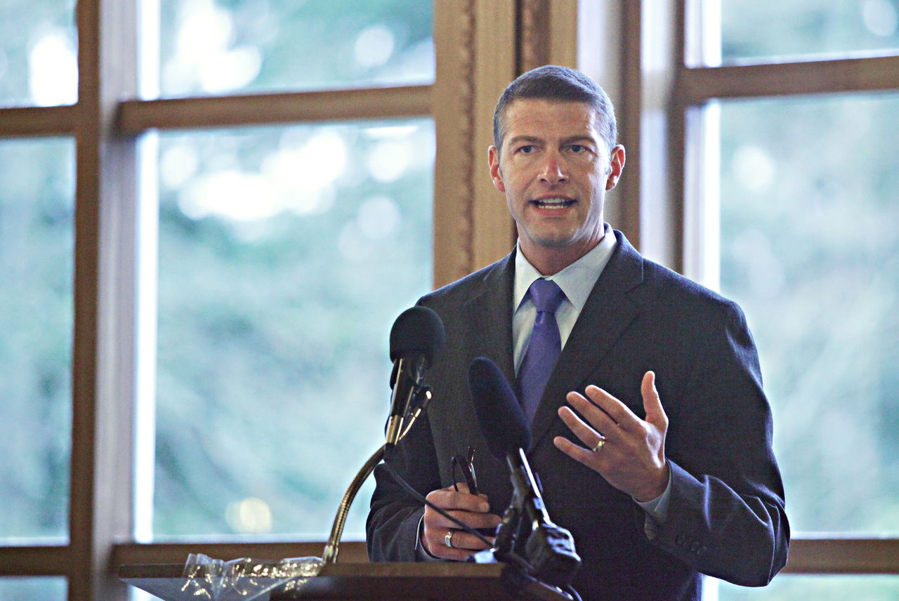 Aaron Reardon announces his resignation as Snohomish County executive on Feb. 21, 2013.