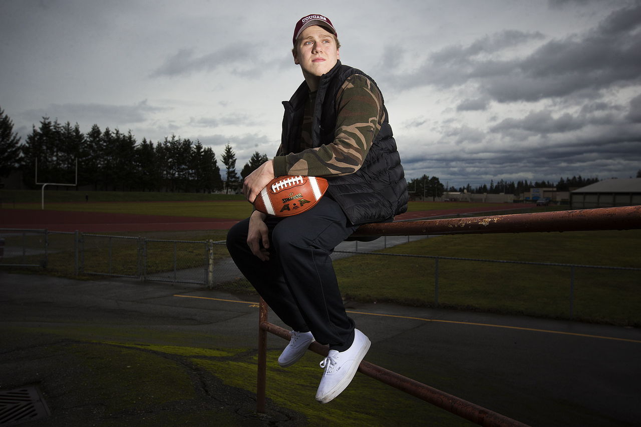 Cascade High School football player Josh Watson plans to sign a national letter of intent with Washington State University on Wednesday. Watson is a 6-foot-41/2, 265-pound offensive lineman.