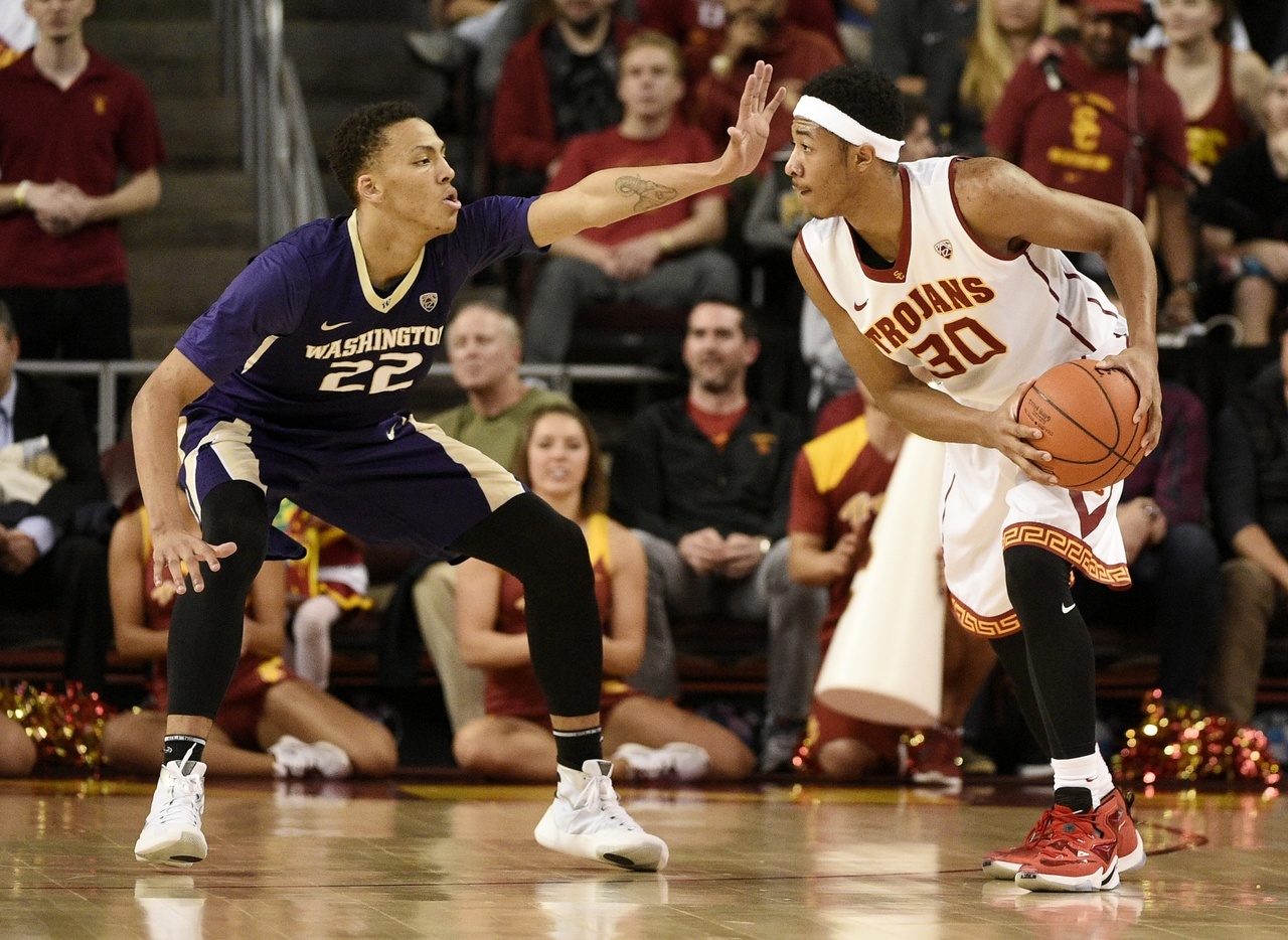 Washington’s Dominic Green (left) guards USC’s Elijah Stewart during the first half of a game Saturday in Los Angeles.
