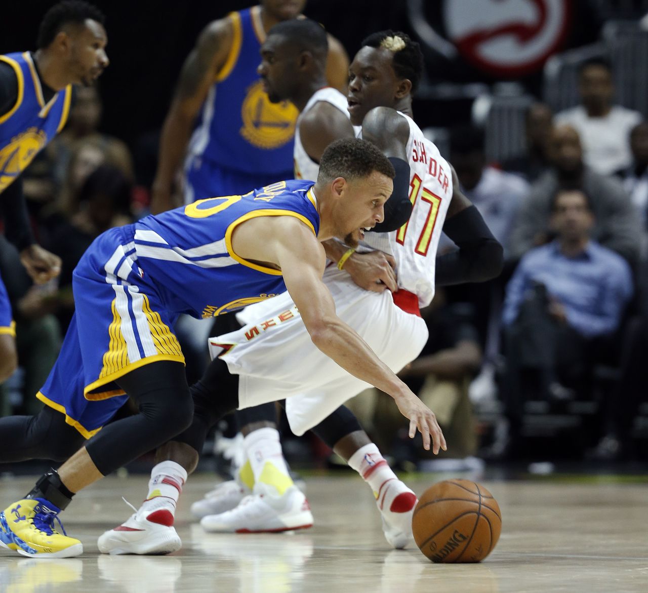 Golden State guard Stephen Curry (30) drives against Atlanta guard Dennis Schroder (17) in the first half of their NBA game Monday in Atlanta.