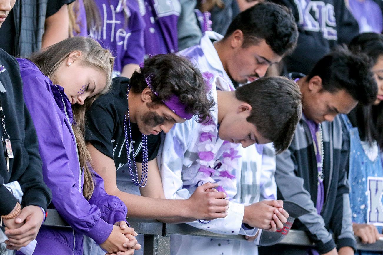 Kamiak honors shooting victims before 17-0 win over Bishop Blanchet