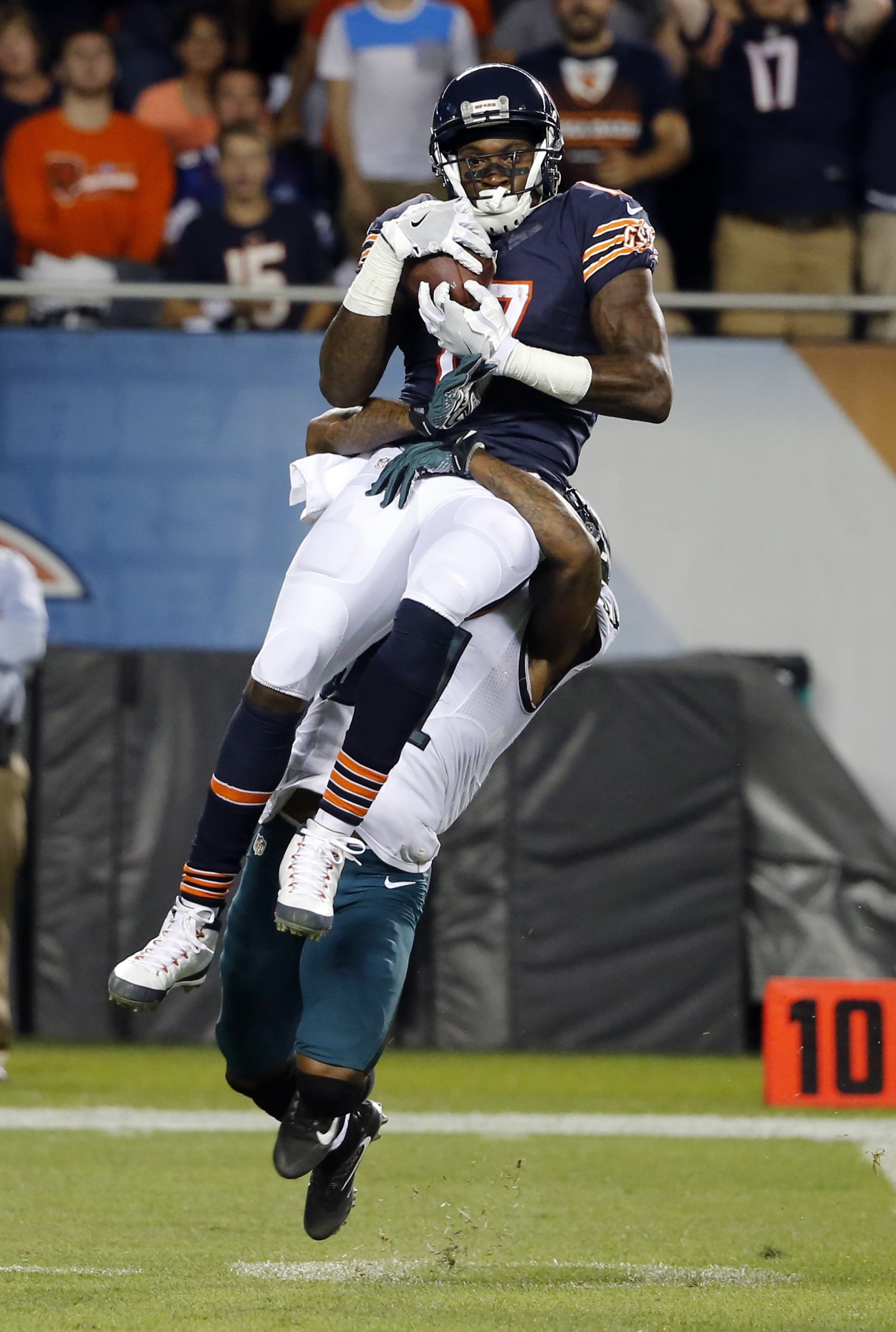 Wentz comes through again as Eagles beat Bears 29-14
