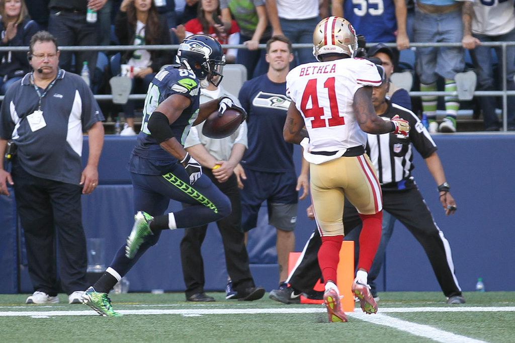 Seahawks wide receiver Doug Baldwin makes it to the end zone for the touchdown before 49ers safety Antoine Bethea can close Sunday afternoon at Century Link Field in Seattle on September 25, 2016. The Seahawks are 2-1 after defeating the 49ers 37-18. (Kevin Clark / The Herald)
