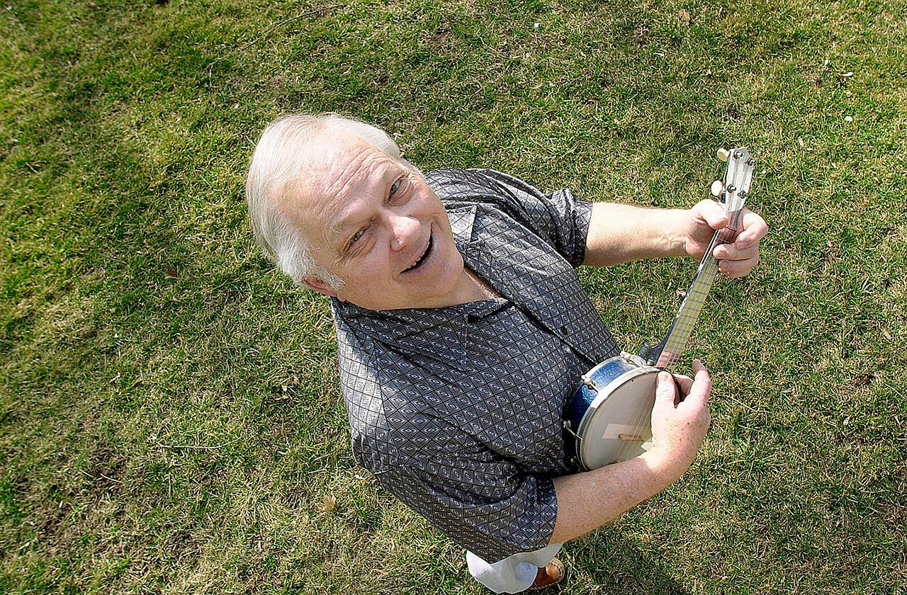 In this March 2000 photo, Richard Trentlage, of Fox River Grove, who was the creator of the Oscar Mayer Weiner jingle “I wish I was an Oscar Mayer Weiner” and other jingle songs, smiles in Fox River Grove, Illinois. Trentlage died Sept. 21, at age 87. (Jim Prisching/Chicago Tribune)