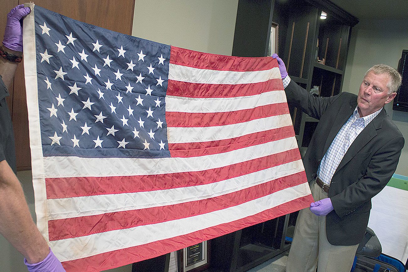 9/11 ground-zero flag mystery is partially solved in Everett ...