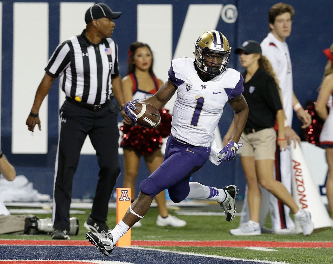 Washington wide receiver John Ross scores a touchdown against Arizona during the first half of a game Sept. 24 in Tucson, Ariz. (AP Photo/Rick Scuteri)