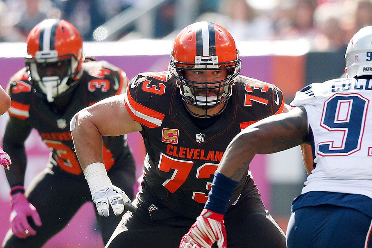 Cleveland Browns tackle Joe Thomas looks to block New England Patriots linebacker Jamie Collins during the first half of an Oct. 9 game in Cleveland. (AP Photo/Ron Schwane, File)
