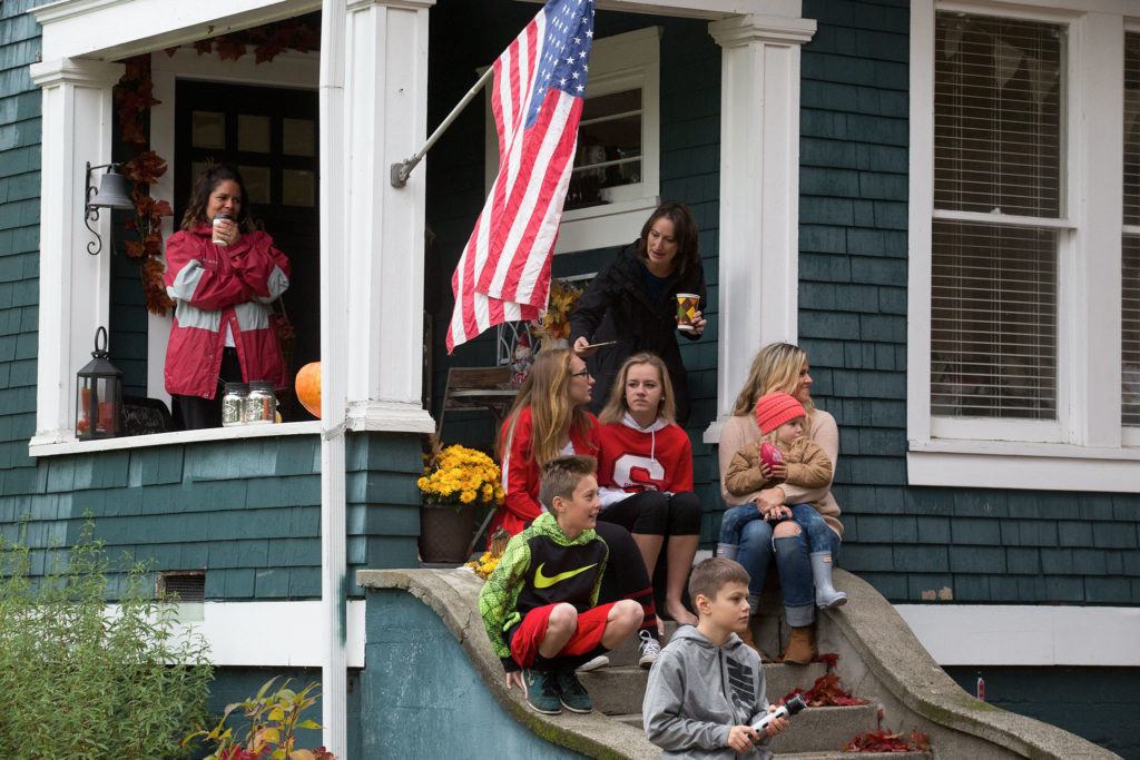 Residents watch more than 1,500 Snohomish High School students walk in the annual Serpentine Parade downtown on Friday. (Andy Bronson / The Herald)
