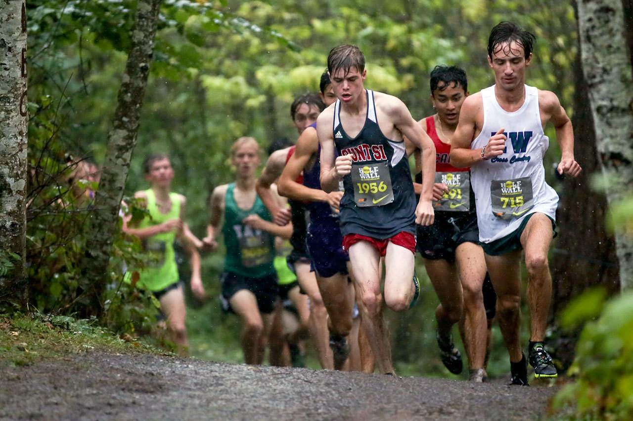 The final heat of the boys’ varsity makes their way through the course during the annual Hole in the Wall at Lakewood High School on October 7, 2016.(Kevin Clark / The Herald)