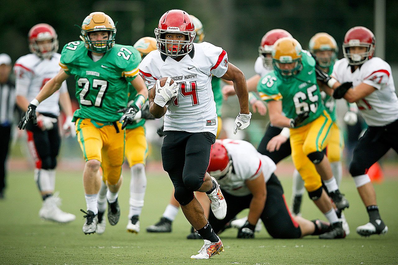 Archbishop Murphy’s Anfernee Gurley (center) sprints down field for a 35-yard touchdown reception during a Class 2A state playoff game against Tumwater on Nov. 19. (Ian Terry / The Herald)