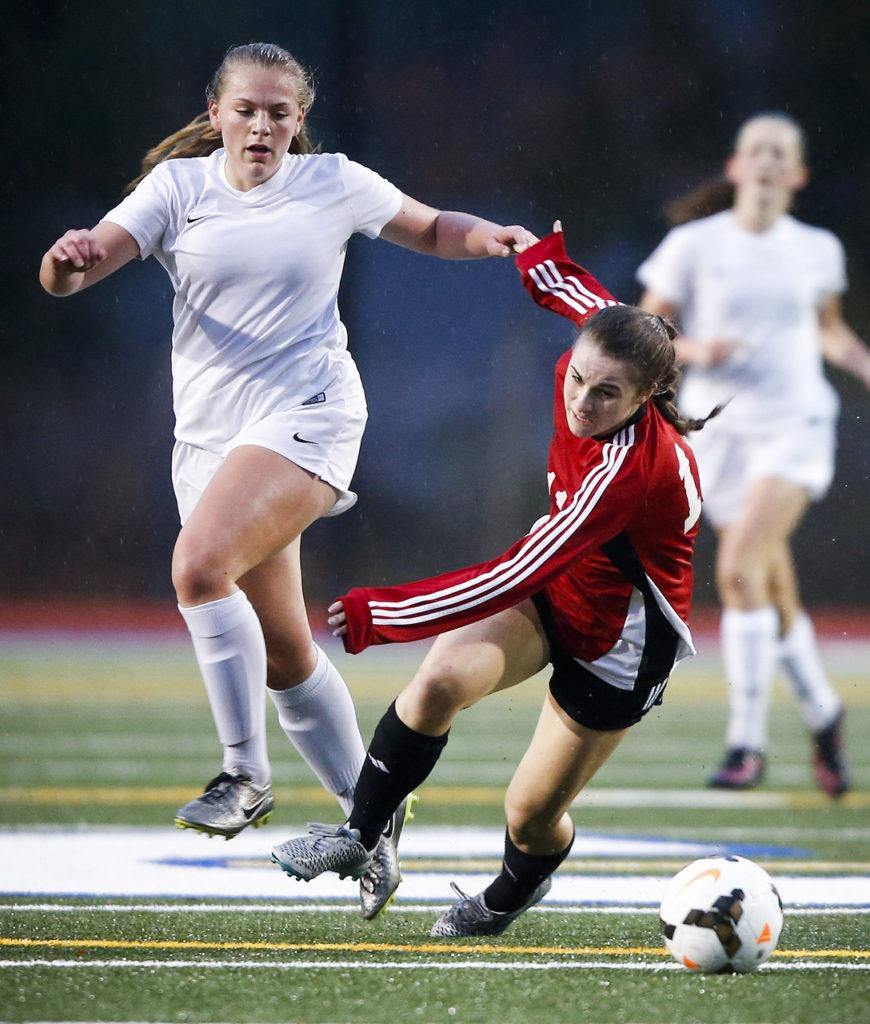 Snohomish’s Taylor Dewing (right) is taken down by Stanwood’s Sarah Schafer during a district playoff game Tuesday at Shoreline Stadium. (Ian Terry / The Herald)
