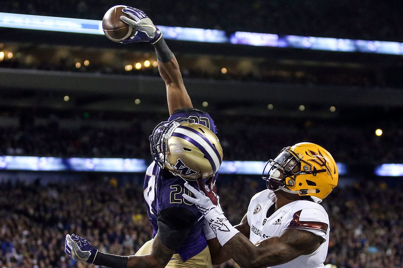 Huskies notebook: King’s one-handed interception thrills teammates