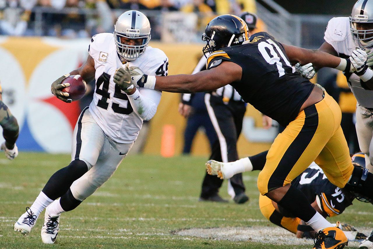 Fomer Raiders fullback Marcel Reece (45) carries the ball during a game against the Steelers on Nov. 8, 2015, in Pittsburgh. Reece signed with the Seahawks on Tuesday. (AP Photo/Gene J. Puskar)