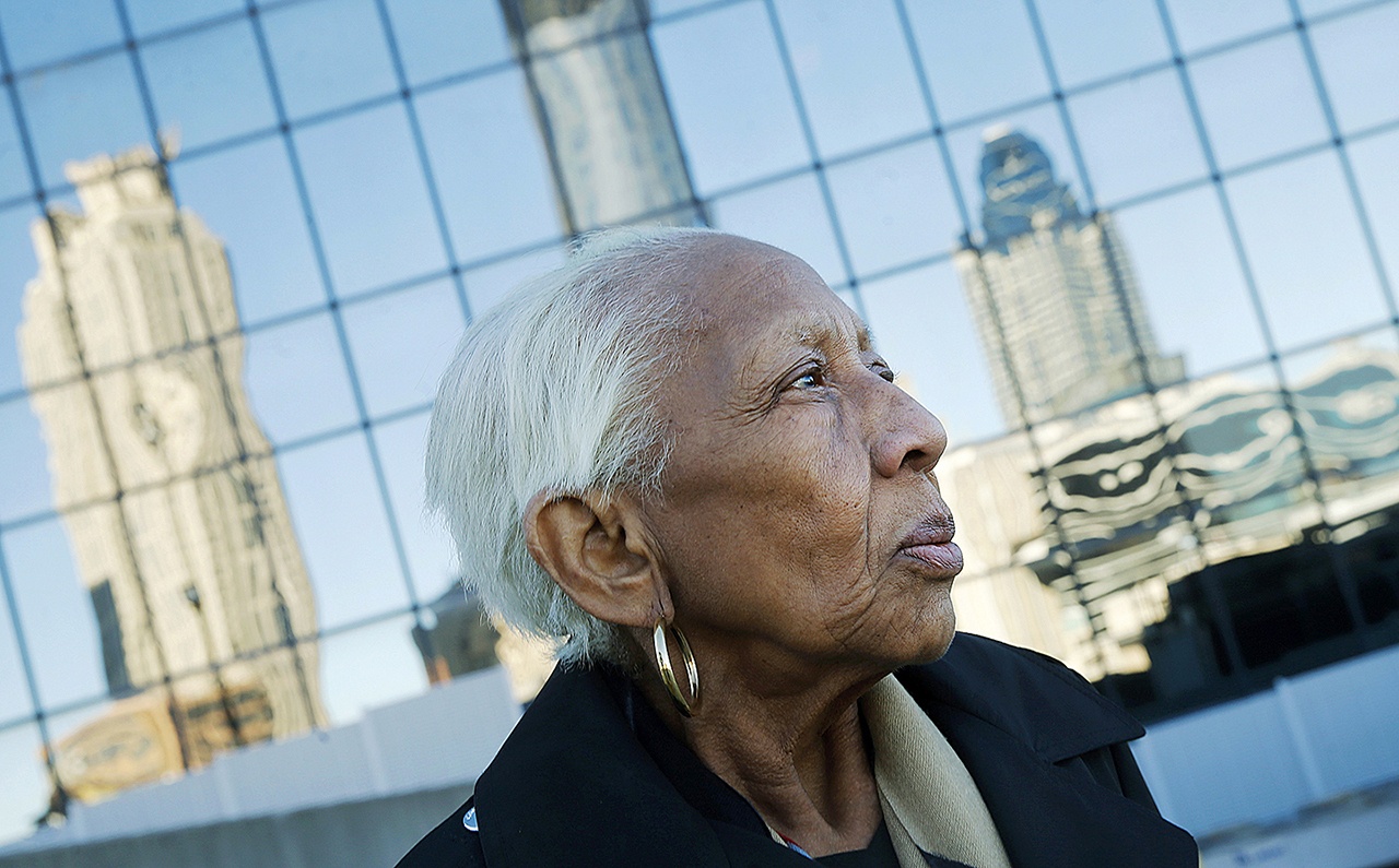 In this Jan. 2016 photo, Doris Payne poses for a photo in Atlanta. Dunwoody, Georgia, police say the 86-year-old Payne was arrested Tuesday, Dec. 13, at a Von Maur department store where police report she put a $2,000 necklace in her back pocket and tried to leave the store. (AP Photo/John Bazemore, File)