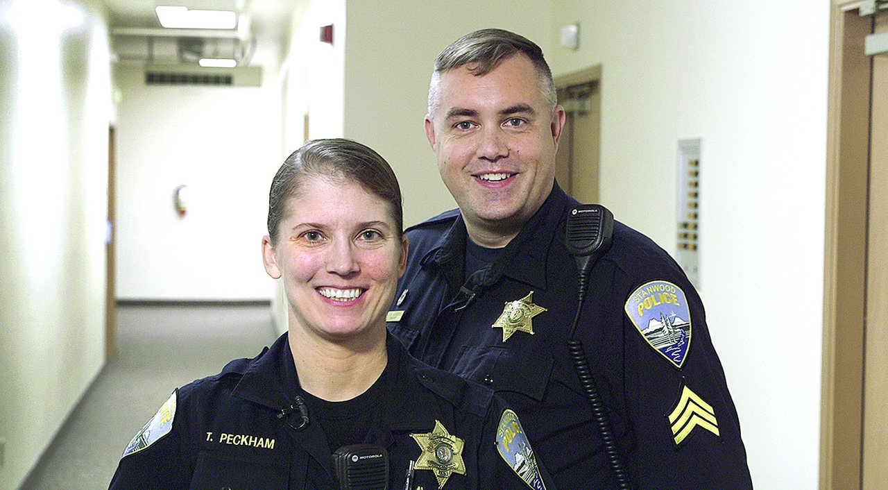Stanwood Police Officer Tracy Peckham (left) and Sgt. Jess Sanders. (Red Cross)