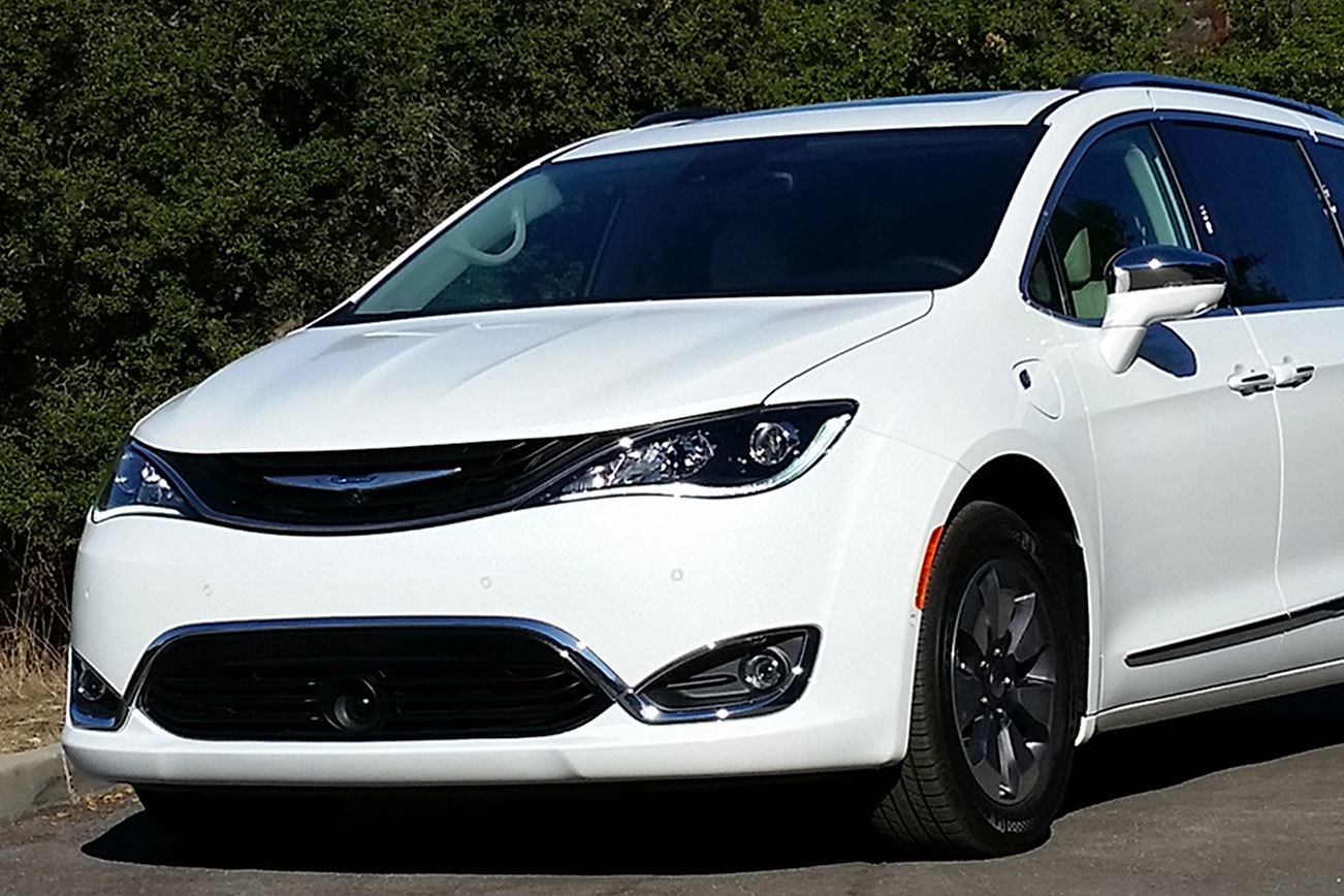 Chrysler S 2017 Pacifica Hybrid Minivan Tests At 84 Mpg Heraldnet Chrysler S 2017 Pacifica Hybrid Minivan Tests At 84 Mpg