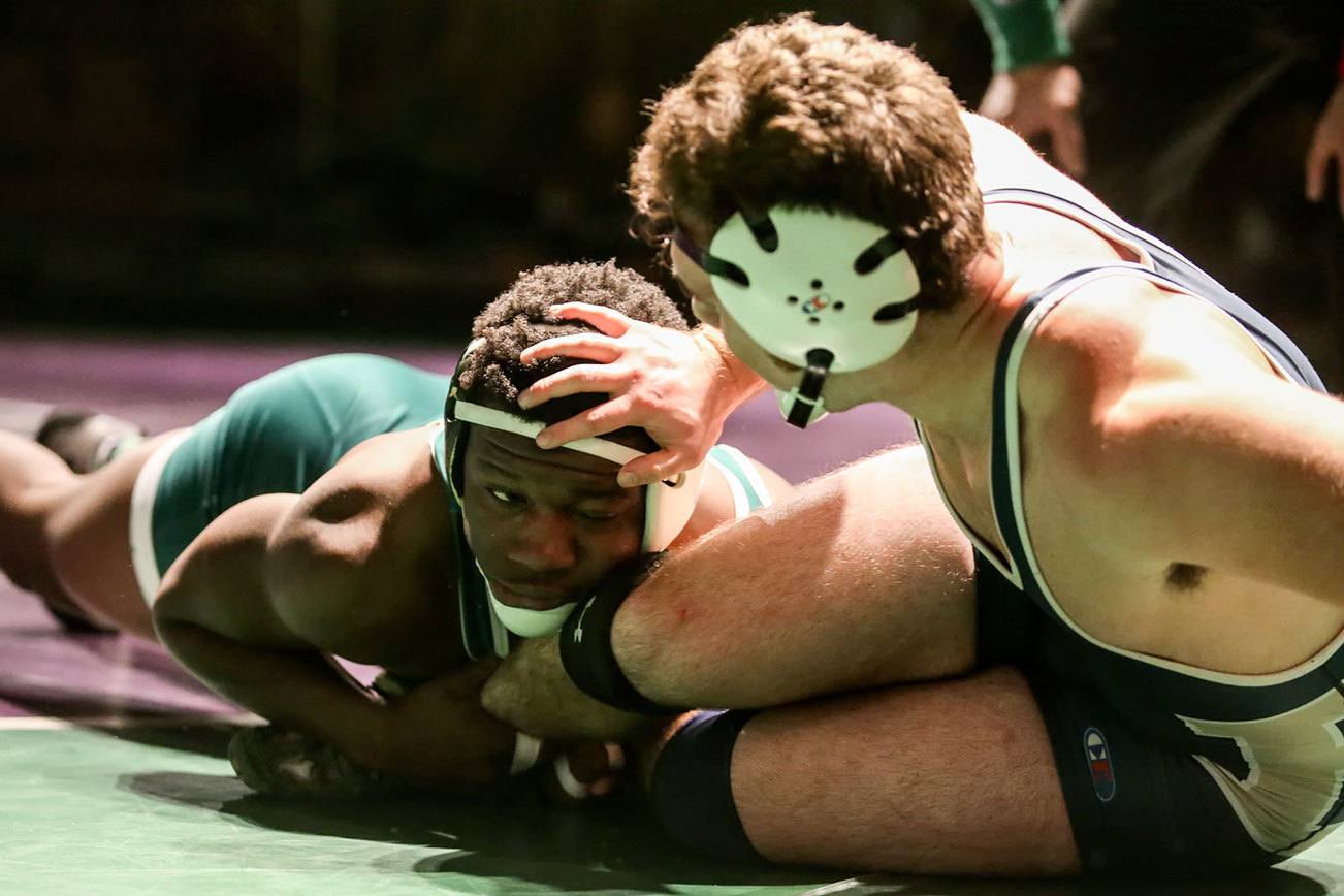 Edmonds-Woodway wrestlers earn big win over Everett in opener