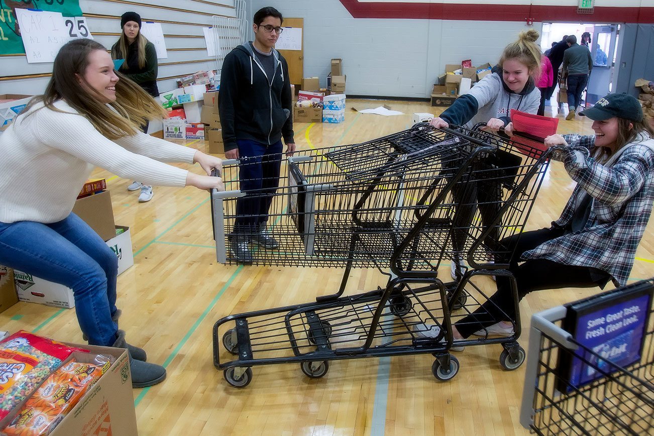 Everett students make sure there’s food for 173 families