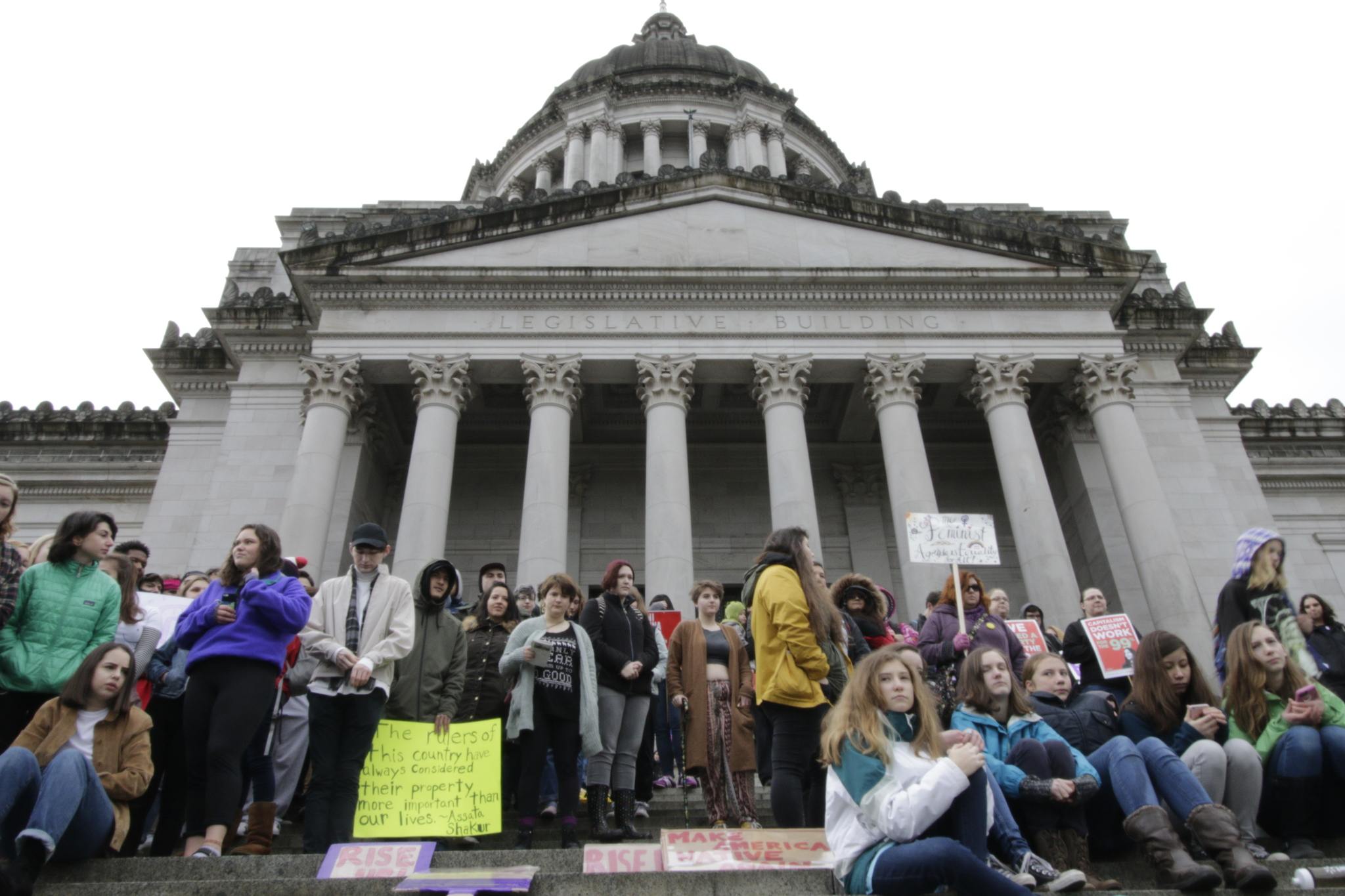 Portland Trump protesters burn flags, 100s march in Seattle