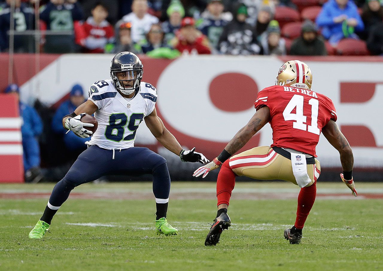 Seattle Seahawks wide receiver Doug Baldwin (89) looks for running room against San Francisco 49ers strong safety Antoine Bethea (41) after making a catch in Sunday’s game. (AP Photo/Marcio Jose Sanchez)