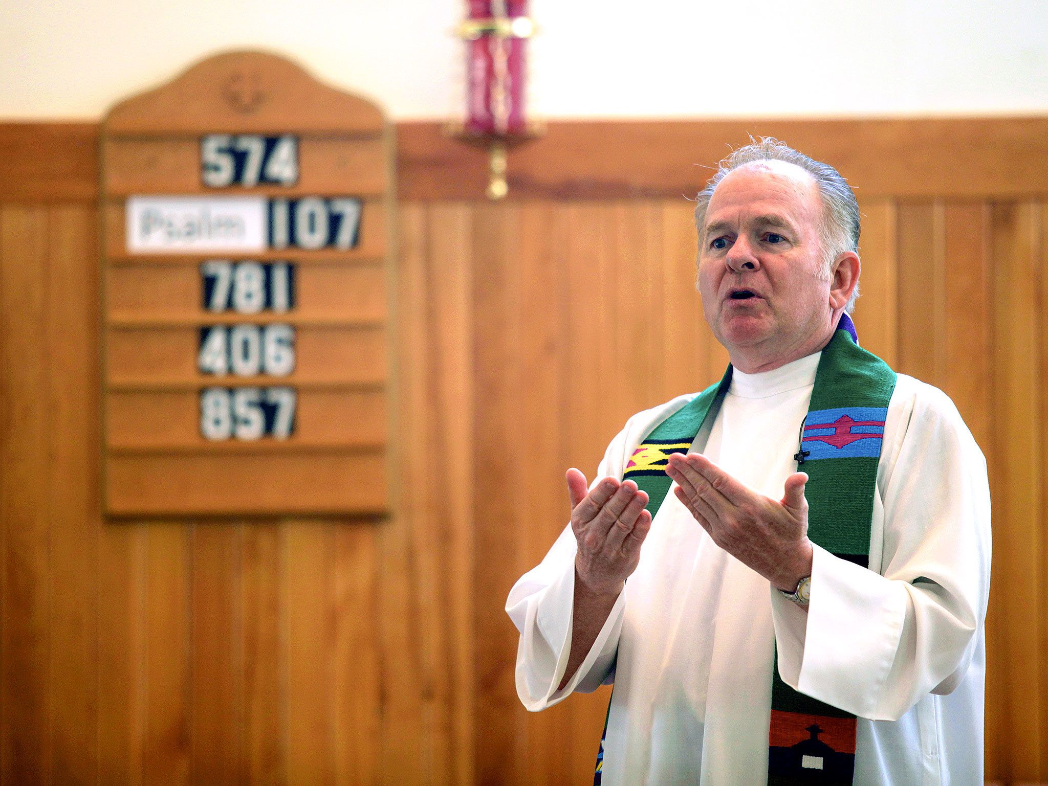 Rev. Pat Conroy speaks during a Sunday morning service at Holy Cross Lutheran Church in 2013. Rev. Conroy is thechaplain for the U.S. House of Representatives. He was in town for a Snohomish class reunion. (Annie Mulligan / For The Herald)