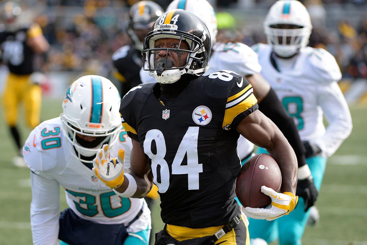 Steelers wide receiver Antonio Brown (84) gets past Dolphins free safety Bacarri Rambo (30) en route to the end zone for a touchdown during the first half of an AFC Wild Card game Sunday in Pittsburgh. (AP Photo/Fred Vuich)