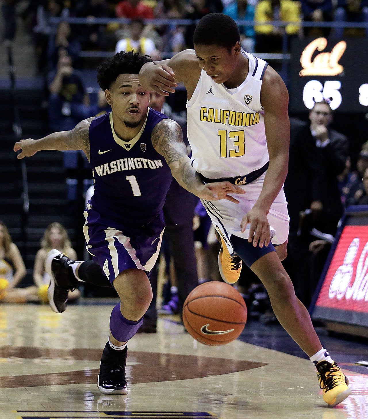 Washington’s David Crisp (left) guards California’s Charlie Moore (13) in the second half of a game Thursday in Berkeley, Calif. (AP Photo/Ben Margot)