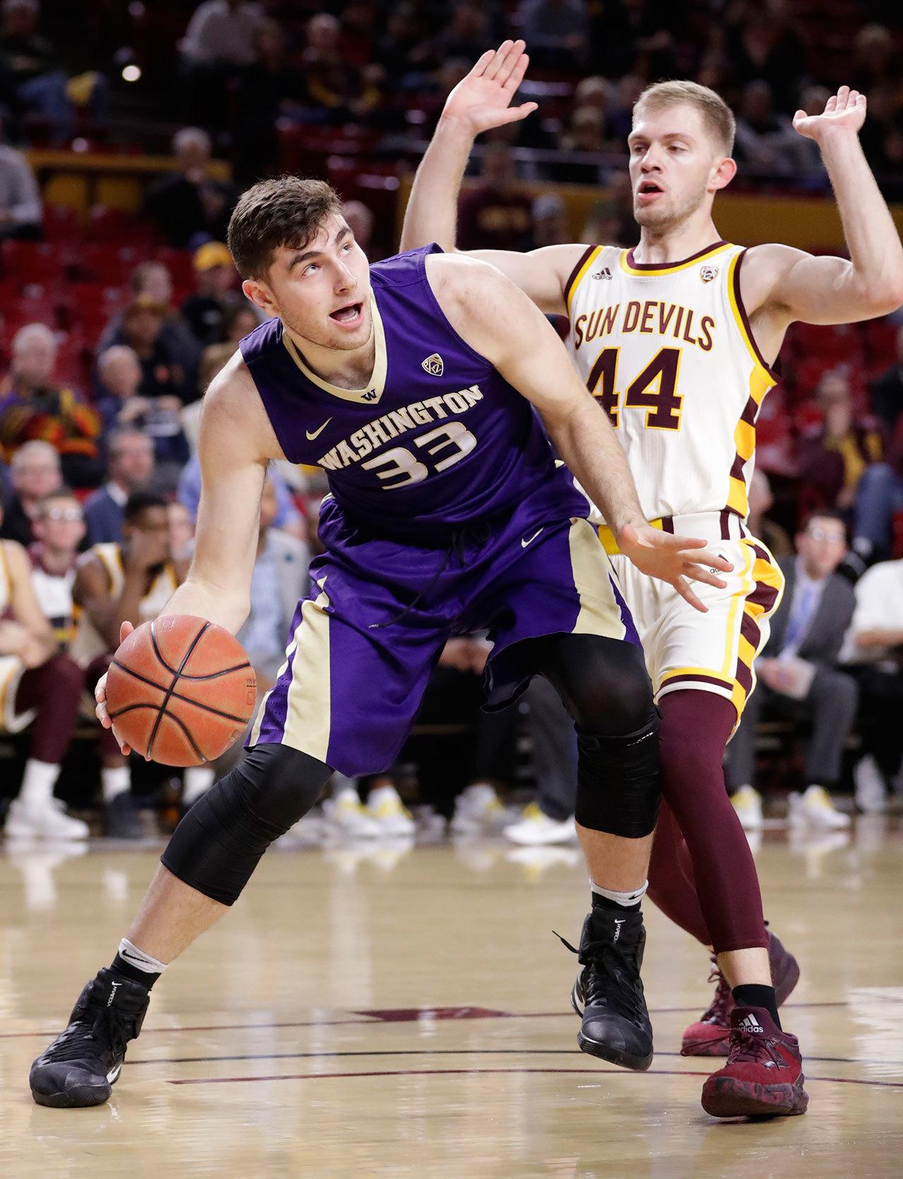 Washington forward Sam Timmins (33) drives to the basket against Arizona State guard Kodi Justice (44) during the first half of a game Jan. 25 in Tempe, Ariz. (AP Photo/Matt York)